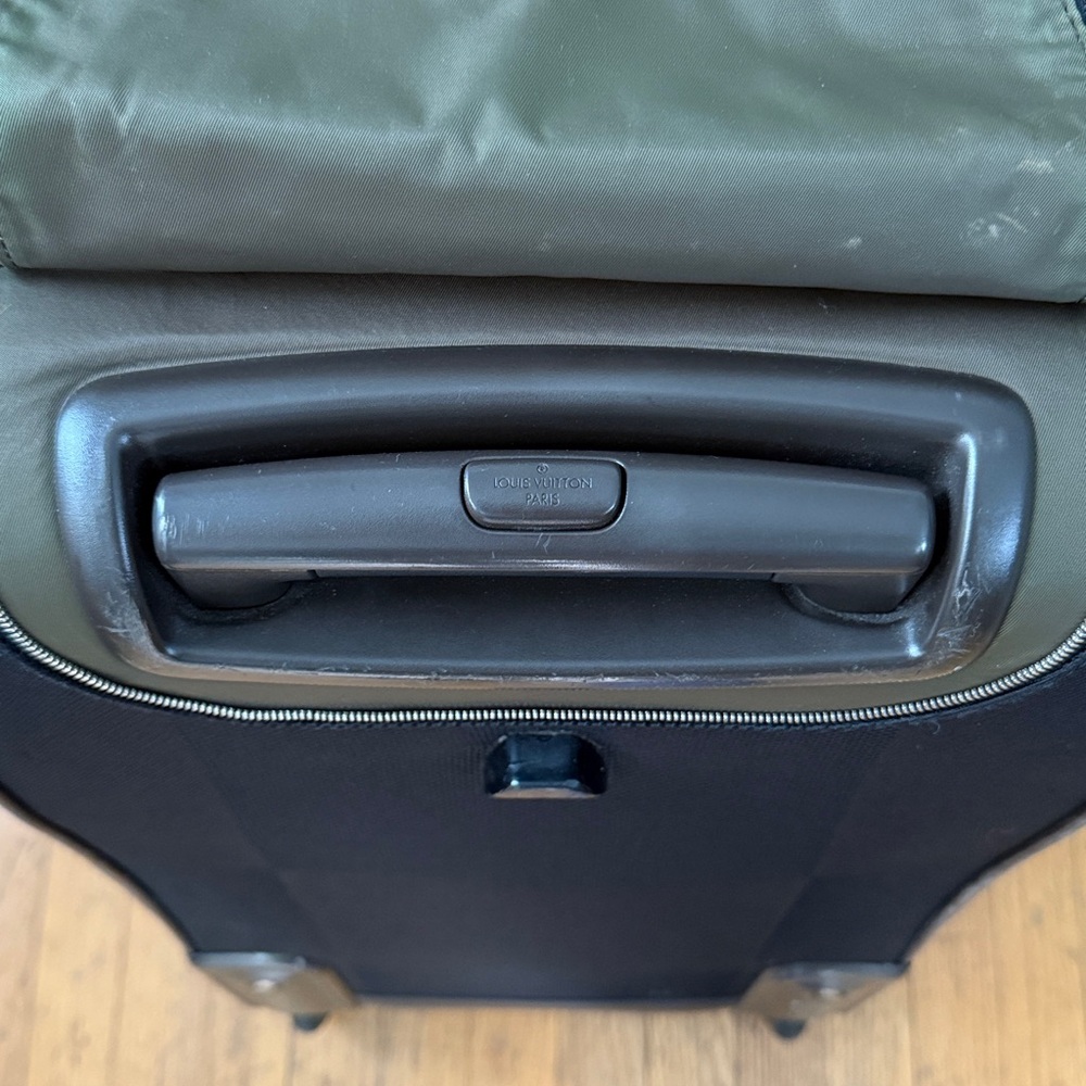 Louis Vuitton Black and Brown Travel Bag - Picture 9 of 16